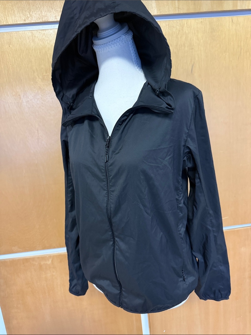 Uniqlo Black lightweight rain windbreaker - Women's